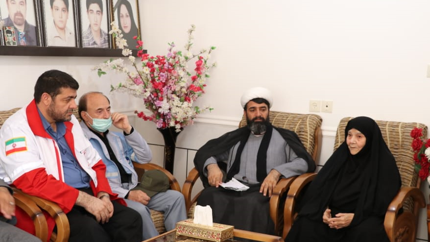 دیدار رئیس هلال‌احمر با مادر شهید والامقام «سهیلی» خیّر و داوطلب هلال‌احمر